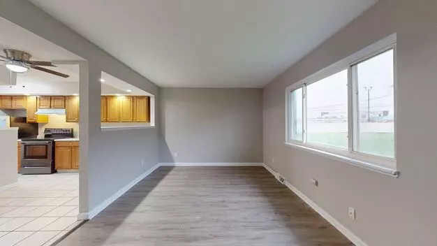 3 Bedroom/1 Bathroom Renovated Townhouse. Apartment for rent in Elyria, OH