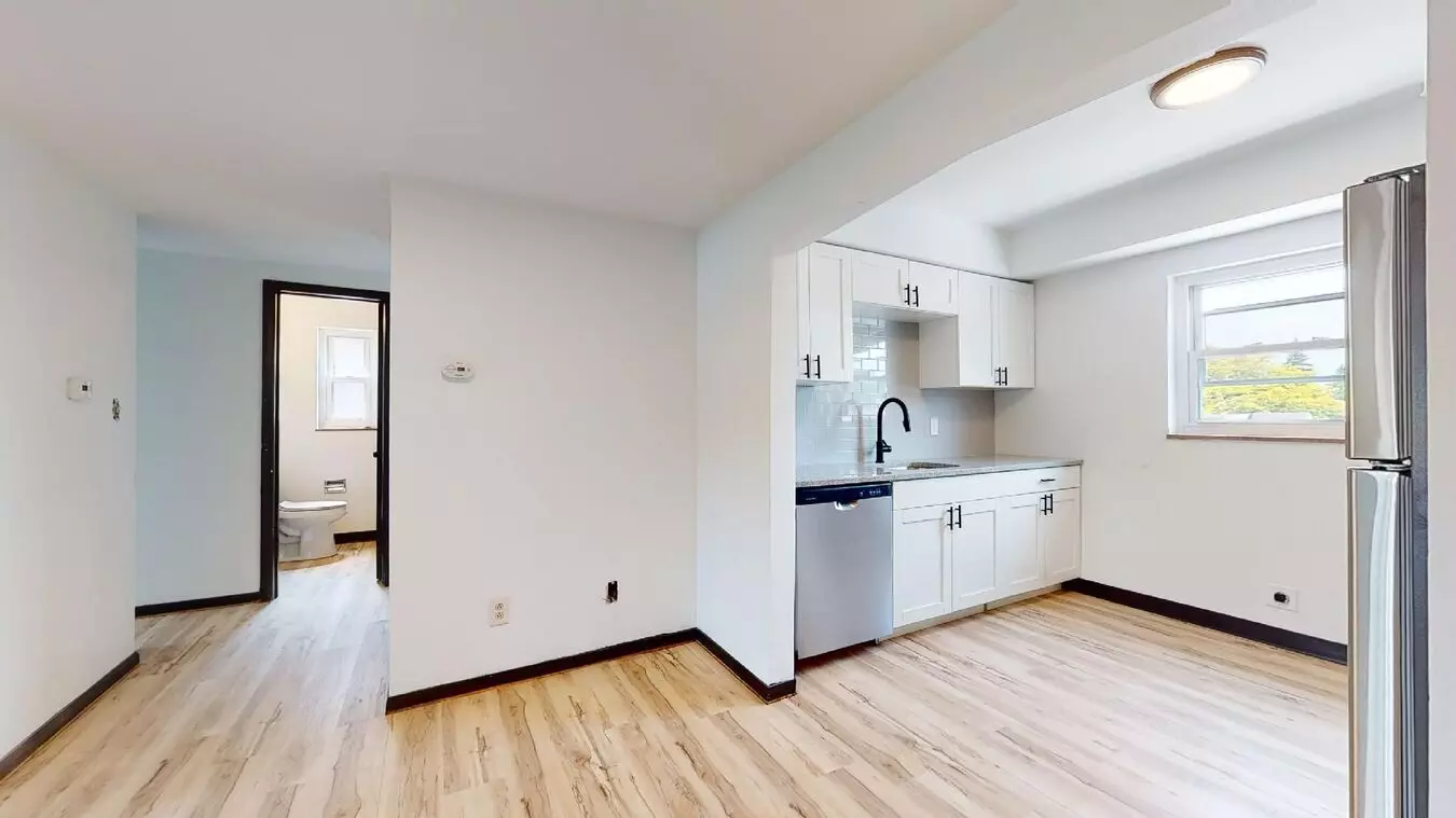 Parma - 2 Bedroom - 3rd Floor Unit Apartment for rent in Parma, OH