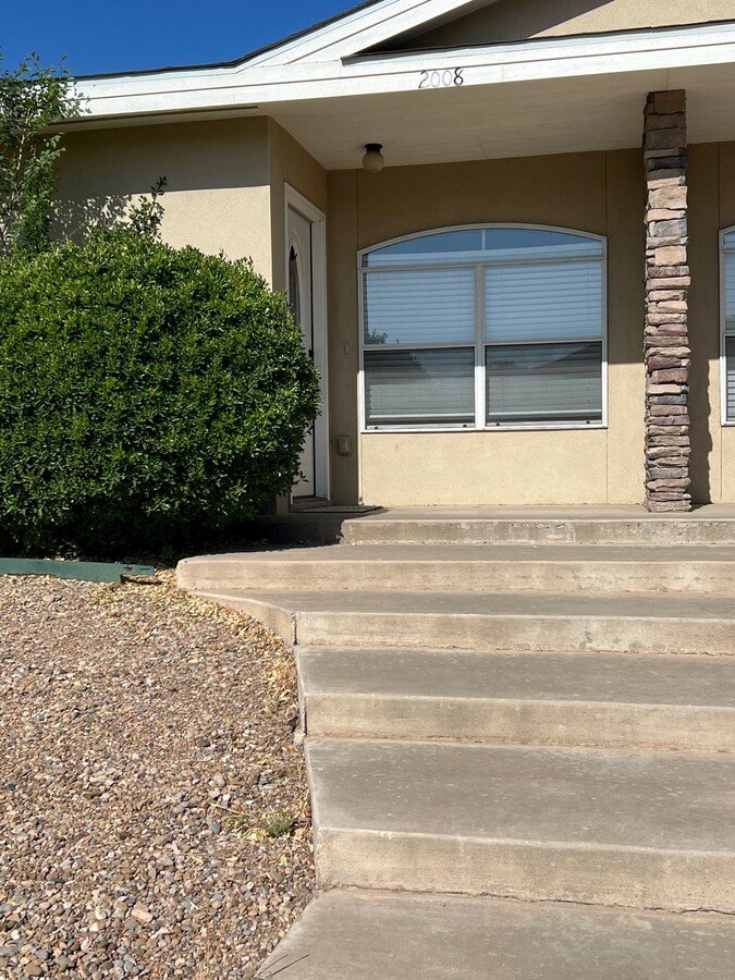 2008 Clover Ln Roswell, NM House for Rent Rentable