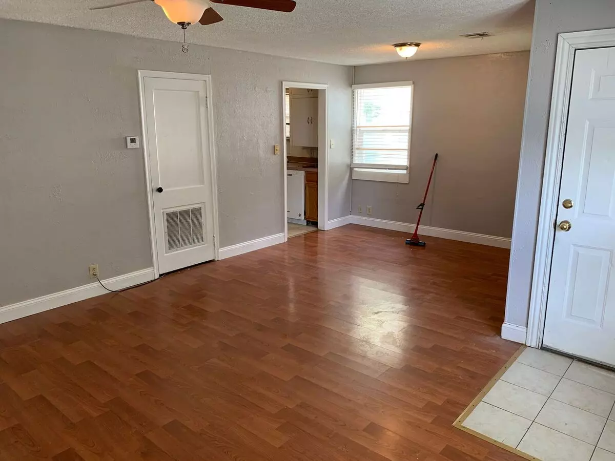 1130 Pomeroy Apartment for rent in Manhattan, KS