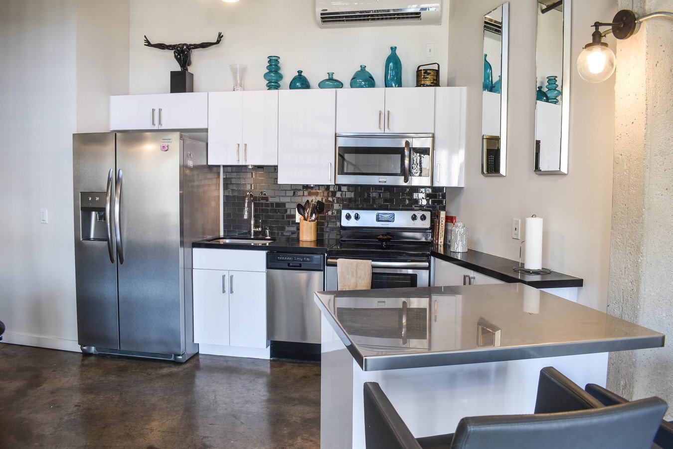 Cosmo Lofts Apartments 1617 Cosmo St Los Angeles, CA