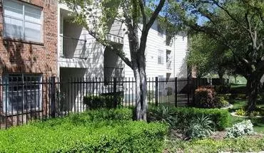4 of 28 Village Square Apartment for rent in Irving, TX