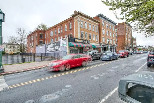 825-829 Park St Apartment for rent in Hartford, CT