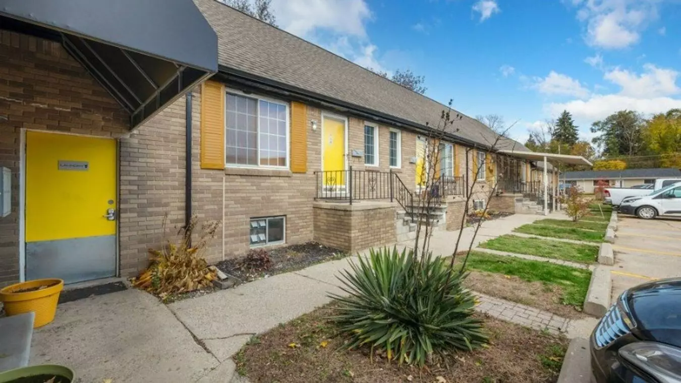 Sunrise Utica Apartment for rent in Utica, MI