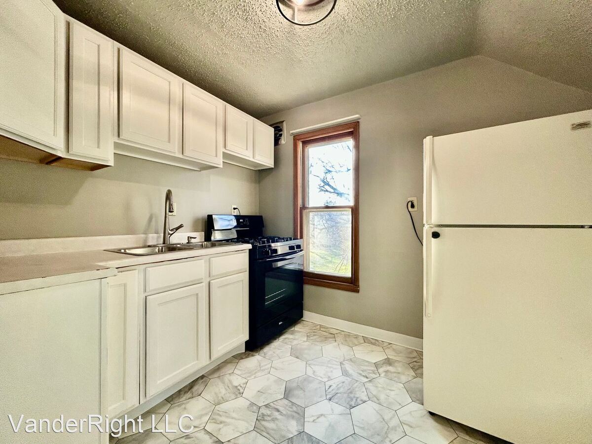 909 N Summit Ave Sioux Falls, SD Apartment for Rent