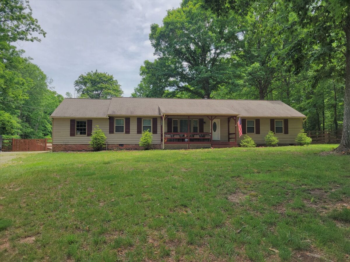 Large 3 Bedroom Rancher On Huge Lot Off Of... Apartments Midlothian, VA