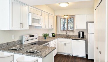 Weatherstone Townhomes North Apartment for rent in Southfield, MI