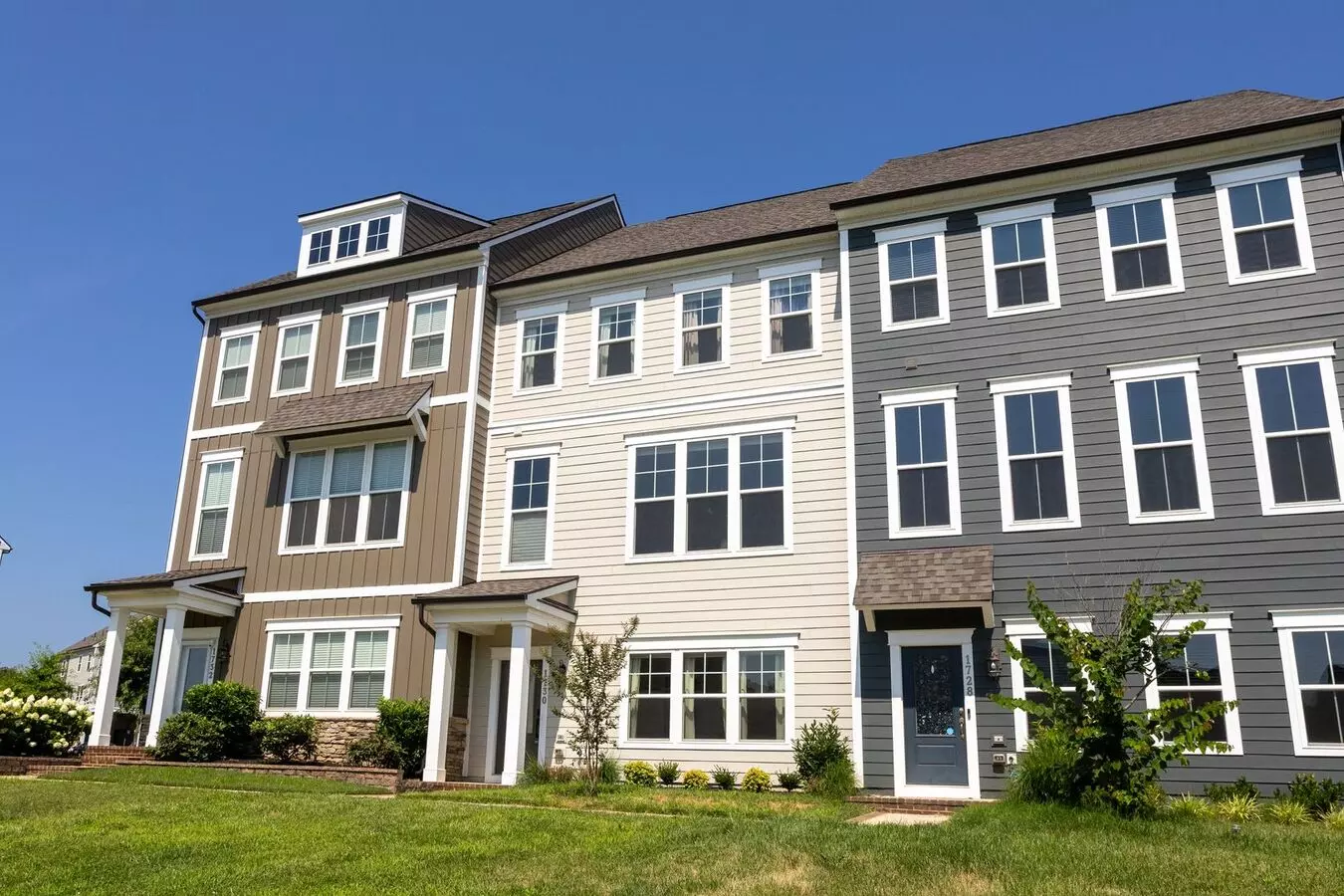 Bright And Beautiful 4 Bed 3 1/2 Bath Th In Sought After Potomac Shores! House for rent in Dumfries, VA