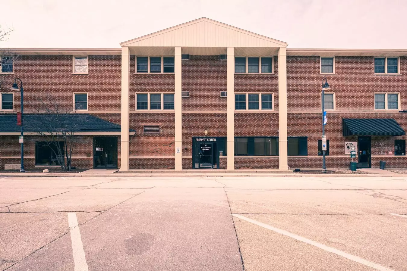 Prospect Station Apartment for rent in Clarendon Hills, IL