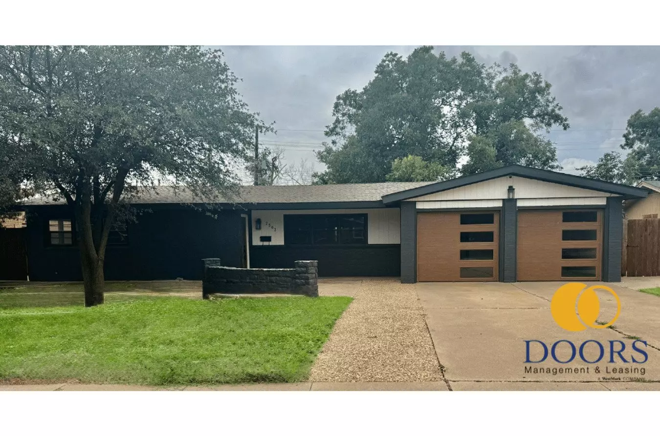 Beautifully Updated 3/2/2 With Open Concept And Tons Of Storage! House for rent in Lubbock, TX