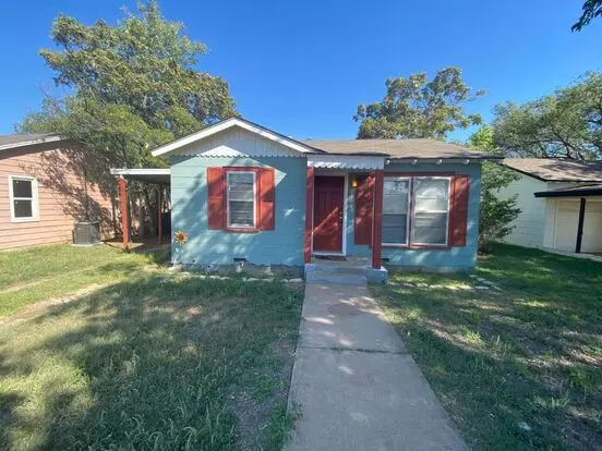 Come See This 2 Bed, 1 Bathroom Spacious House Close To Texas Tech! Apartment for rent in Lubbock, TX