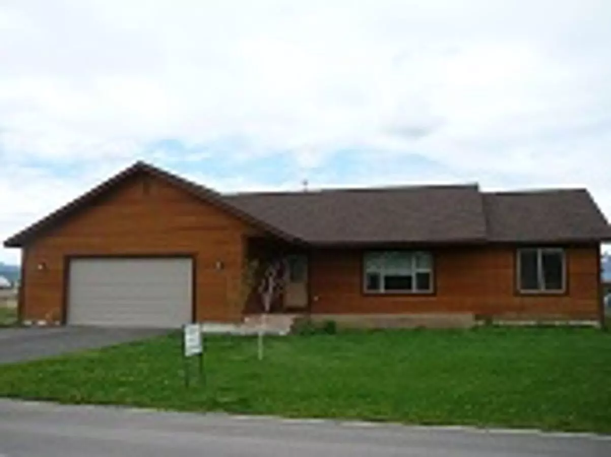 Charming Home With Open Floor Plan & Pet-friendly Yard – Prime Location! House for rent in Victor, ID