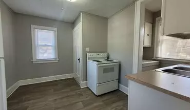 5 of 27 2 Bedroom, 1 Bathroom Home With Hardwood! House for rent in Des Moines, IA