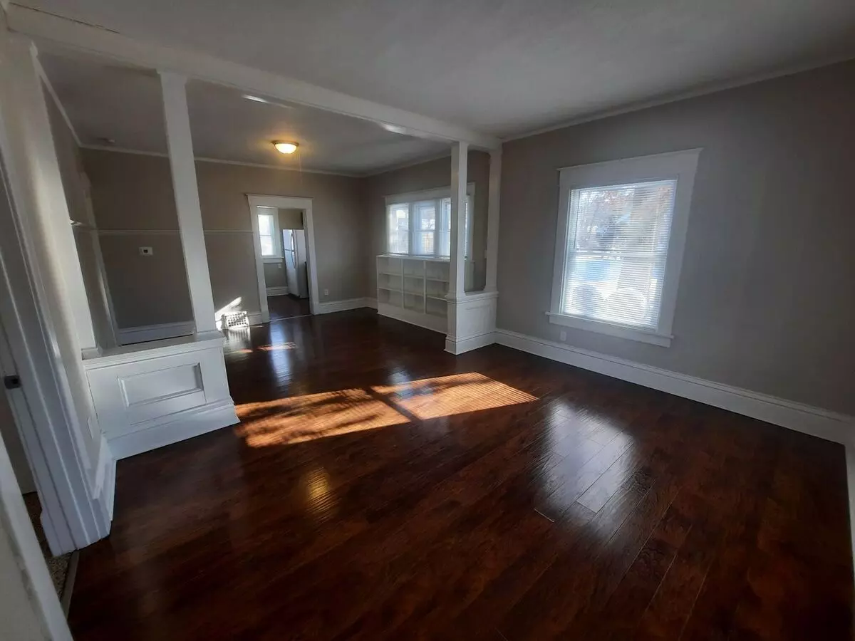2 Bedroom, 1 Bathroom Home Near Drake University! House for rent in Des Moines, IA