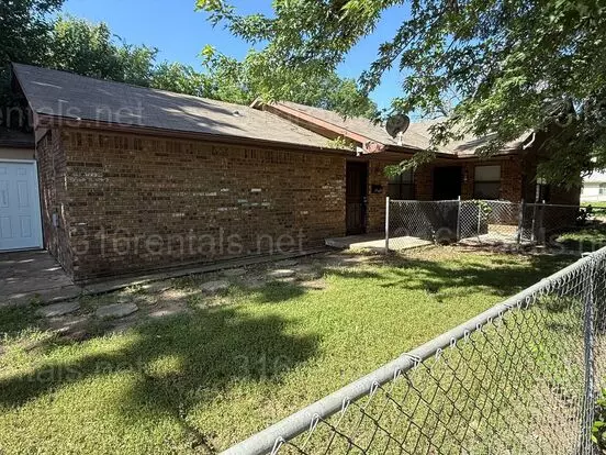 $850 - 2 Bedroom/ 1 Bathroom - Duplex Apartment for rent in Wichita, KS
