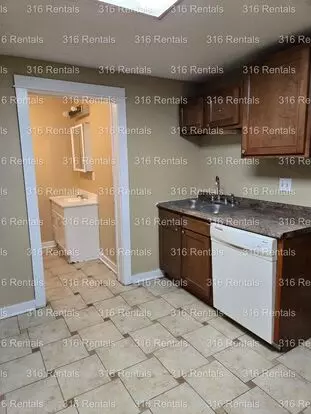 $795 - 2 Bed 1 Bath - Single Family Home Apartment for rent in Newton, KS