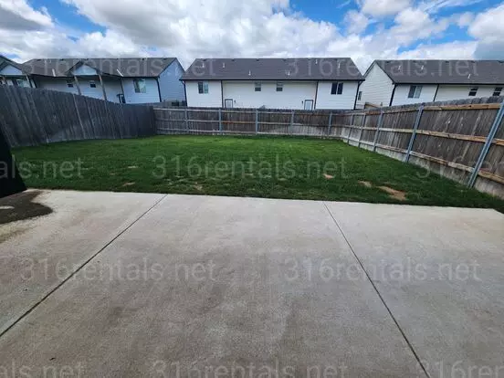5267 N Toben Ct Apartment for rent in Bel Aire, KS