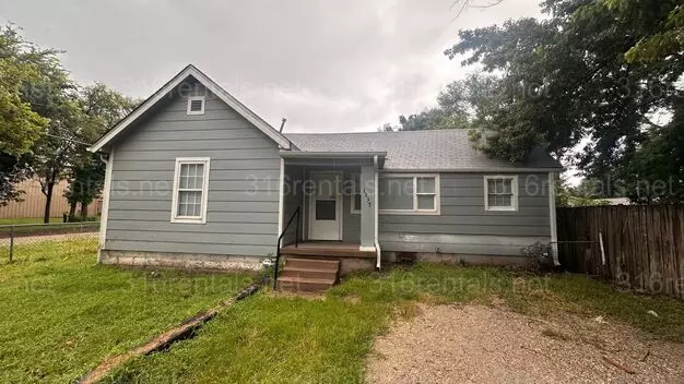 $925 - 2 Bed 1 Bath - Single Family Home Apartment for rent in Wichita, KS
