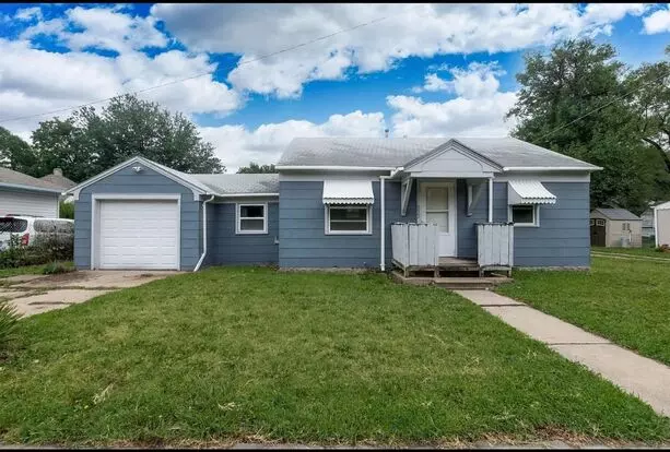 $895 - 2 Bed 1 Bath - Single Family Home Apartment for rent in Newton, KS