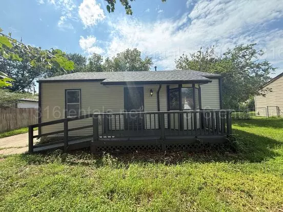 $1195 - 2 Bedroom/ 1 Bathroom - Haysville Single Family Home Apartment for rent in Haysville, KS
