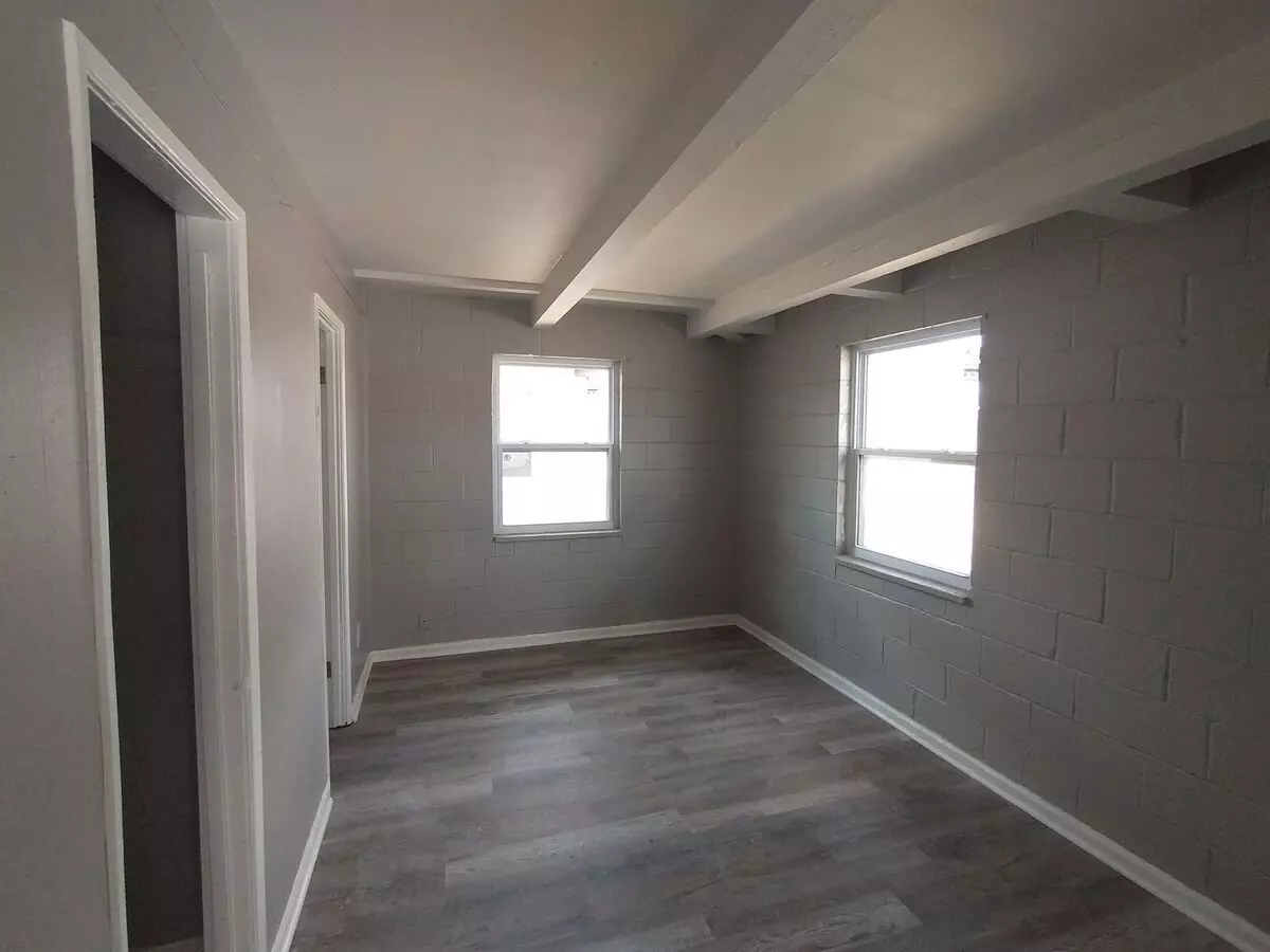 $695 - 2 Bed 1 Bath Duplex - Located In The Stanley/aley Neighborhood Apartment for rent in Wichita, KS