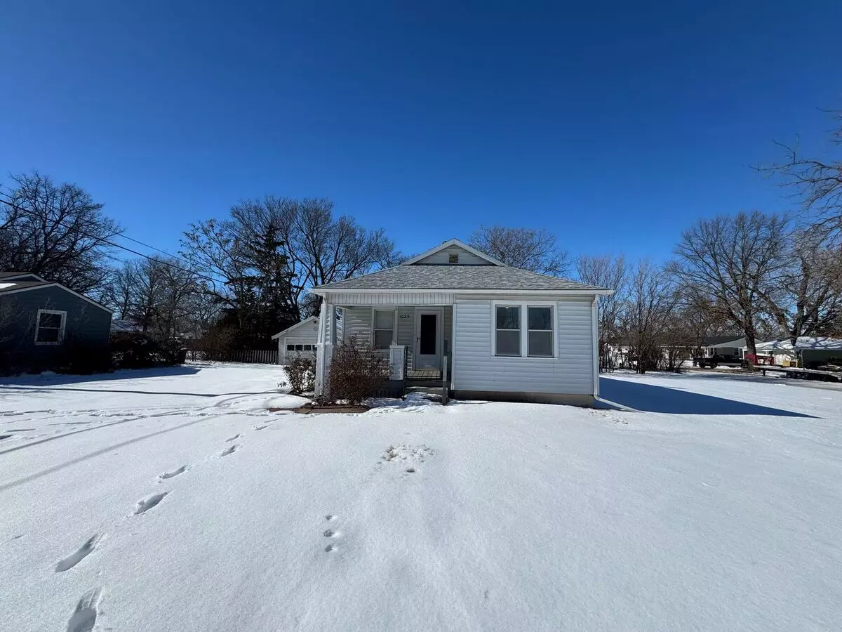 $749 - 2 Bed 1 Bath - Single Family Home House for rent in Newton, KS