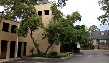2 of 10 Burt Reynolds Hall Apartment for rent in Tallahassee, FL