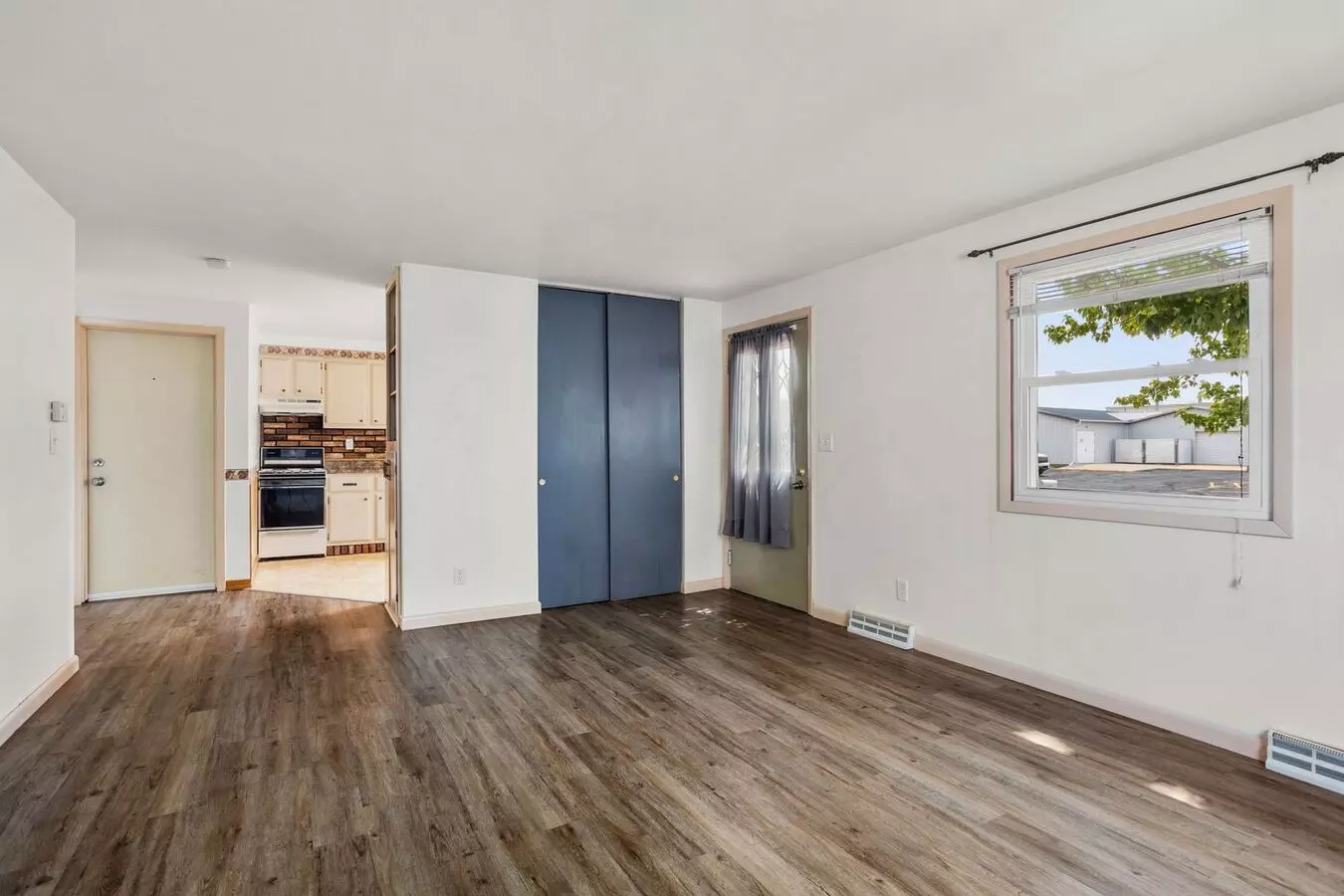 915 917 Byrd Ave Apartment for rent in Neenah, WI