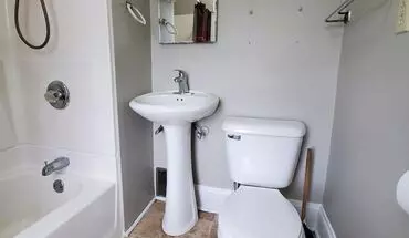 4 of 12 438 W 9th Ave Apartment for rent in Oshkosh, WI