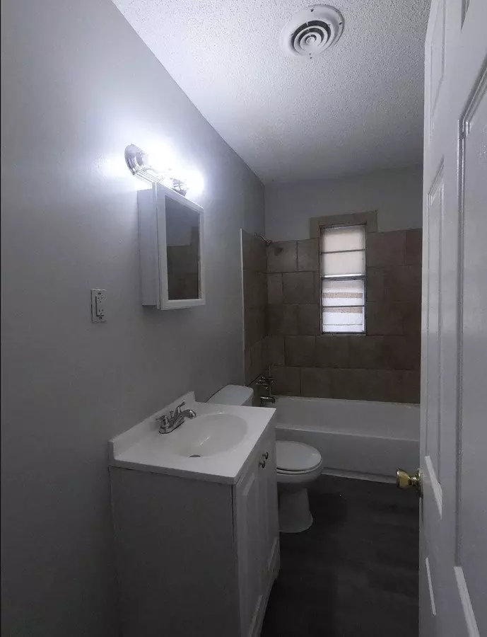 2 of 4 Duplex In Memphis Apartment for rent in Memphis, TN