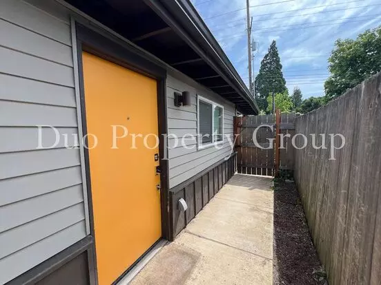 1026-1028 Mill St Apartment for rent in Springfield, OR