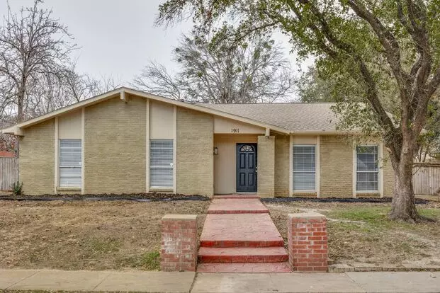 Spacious 4bd Home With Stunning Landscape Open Floor Plan Apartment for rent in Carrollton, TX