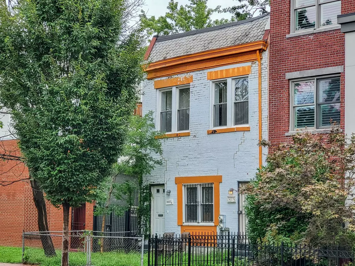Upper Level Lots Of Light Apartment for rent in Washington, DC