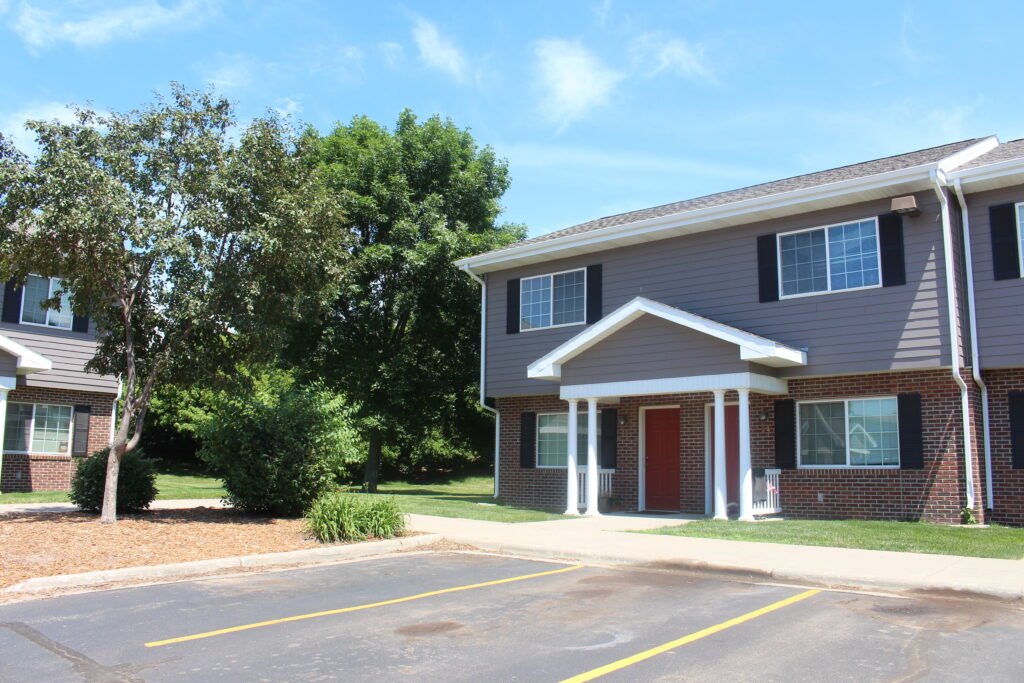 Brennan Hill Townhomes Apartments Sioux Falls, SD Rentable