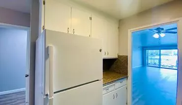 3 of 11 Lakeshore Gardens Apartment for rent in Oakland, CA