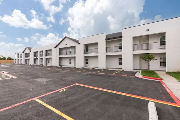 820 E Cedar Ave Apartment for rent in Mcallen, TX