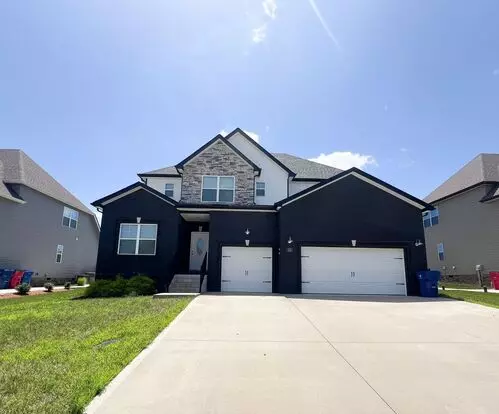 5 Bedroom 2 1/2 Bathroom Home Apartment for rent in Clarksville, TN