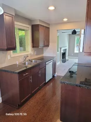 Charming 2 Bed/2 Bath In Tacoma Apartment for rent in Tacoma, WA