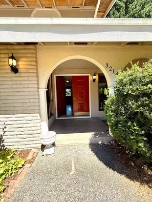 Live Comfortably In Federal Way – 4-bedroom Home Near Golf, Shops & Transit Apartment for rent in Federal Way, WA
