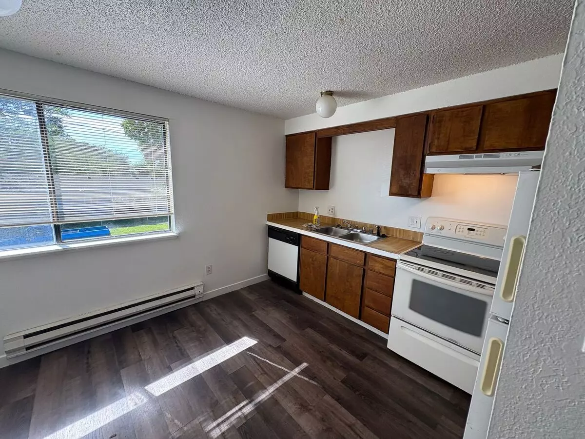 Cherry Ave 8 Plex's Apartment for rent in Yakima, WA