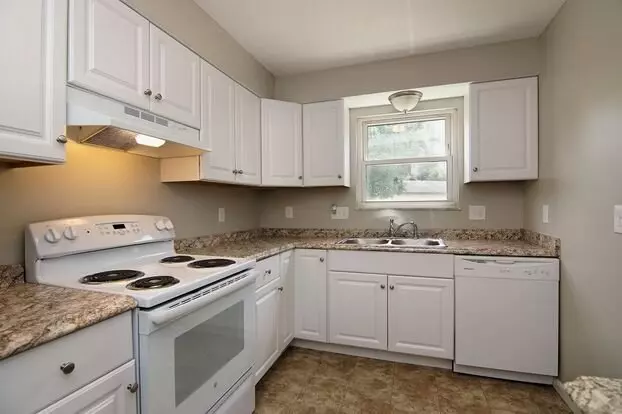 Parkridge Court Apartments - Newly Renovated - Washer & Dryer Hookups Apartment for rent in Cincinnati, OH