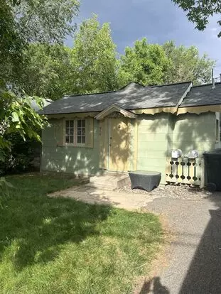Cozy 2 Bedroom Home With Fenced Yard & Washer/dryer – Ideal Rental Starter! Apartment for rent in Billings, MT