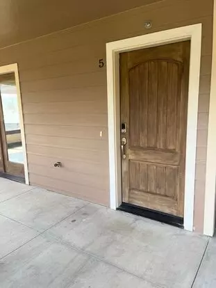 3 Bedroom 2 Bath Upstairs Condo Apartment for rent in Medford, OR