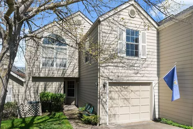 Three Bedroom Townhouse In Ashland Apartment for rent in Ashland, OR