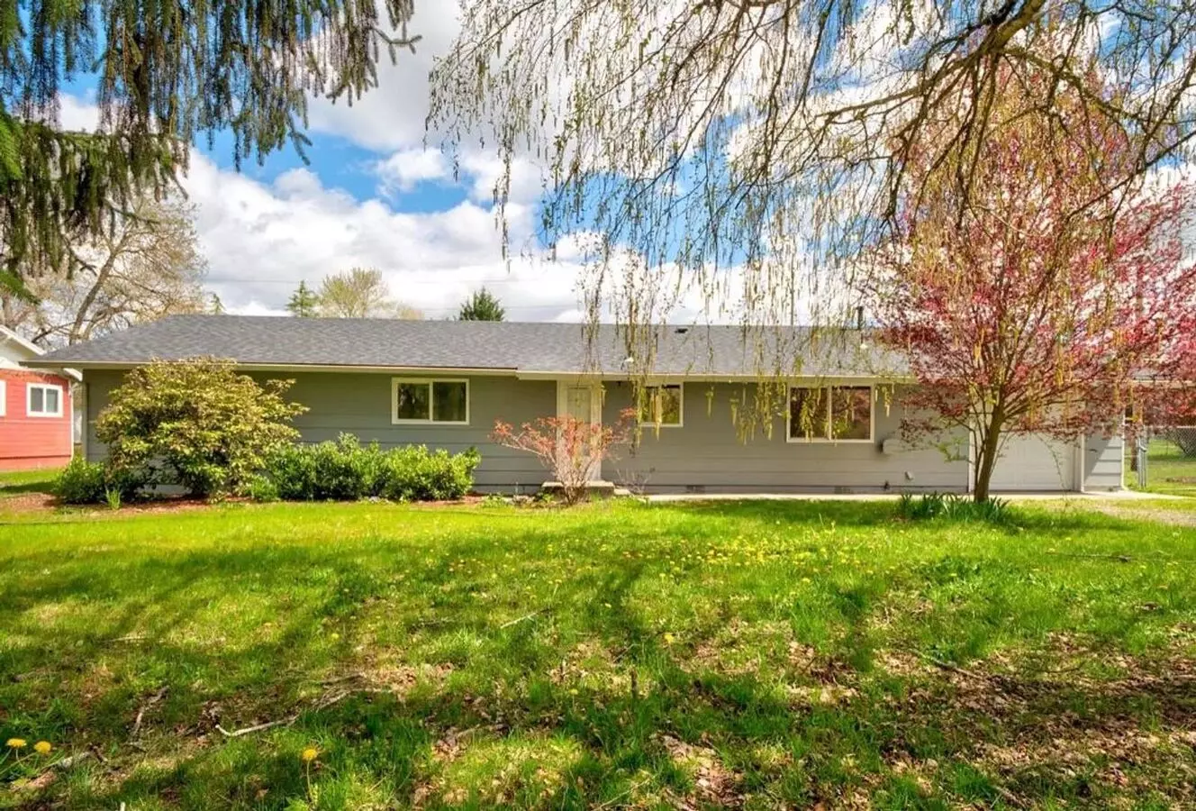 3Bed - Yard, Garage, House for rent in Grants Pass, OR