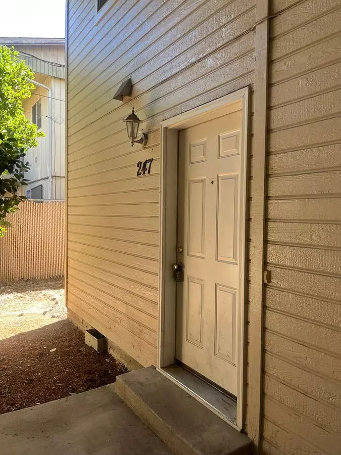 445.2n - 221-253 W. Pine St. Apartment for rent in Central Point, OR
