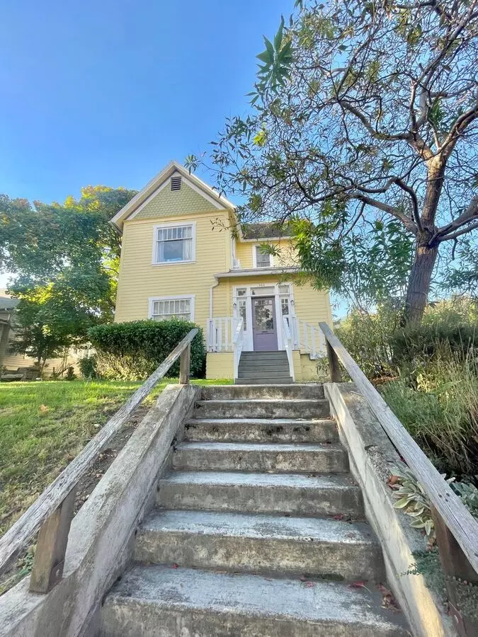 Cpm Real Estate Services Apartment for rent in Ashland, OR