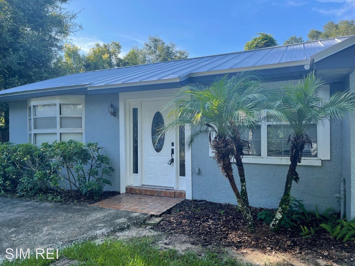 348 N Orange St Mount Dora, FL Apartment for Rent