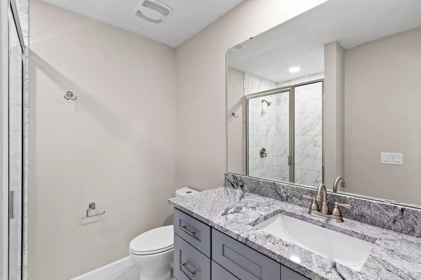 925/927 E Clifford Ave Apartment for rent in Eustis, FL