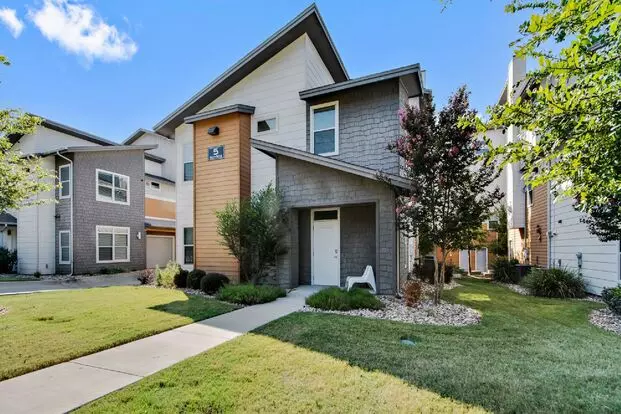Flats On Wilson 2 Bed 2 Bath Townhome Apartment for rent in Austin, TX Flats On Wilson 2 Bed 2 Bath Townhome Apartment for rent in Austin, TX